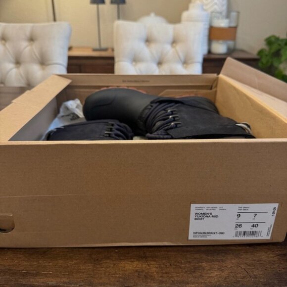 The North Face Women's Yukiona Mid Boot Size 9 - Picture 6 of 6